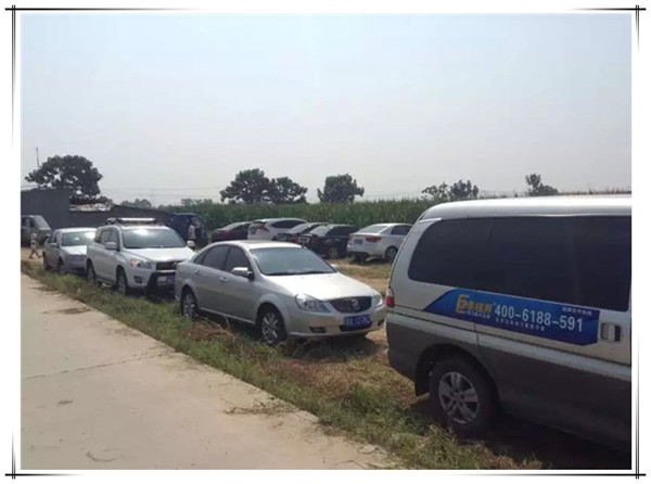 易視界及眾家長(zhǎng)小朋友抵達(dá)易視界葡萄基地