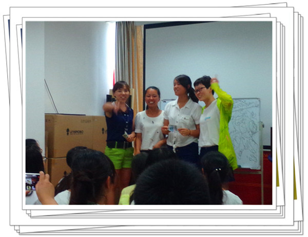 易視界獲獎伙伴上臺領獎