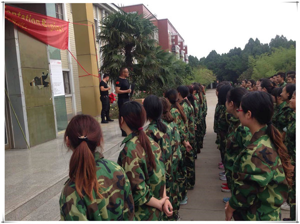 易視界2015下半年度野外拓展訓(xùn)練