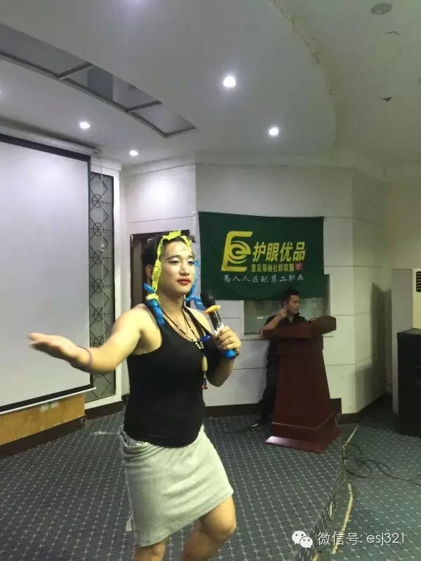 女扮男裝，不像？No、no、no我們很霸氣！