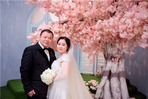 關(guān)愛(ài)員工從心出發(fā)【易視界】家人結(jié)伴到婚禮現(xiàn)場(chǎng)道賀