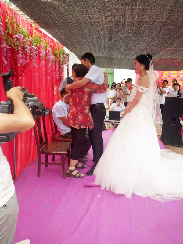 婚禮現(xiàn)場(chǎng)大家來感受下