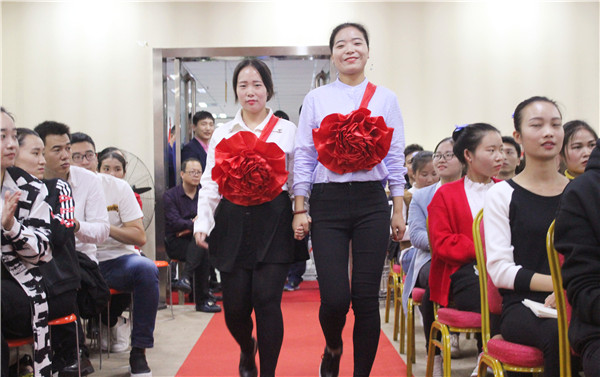 紅地毯走秀來(lái)一波