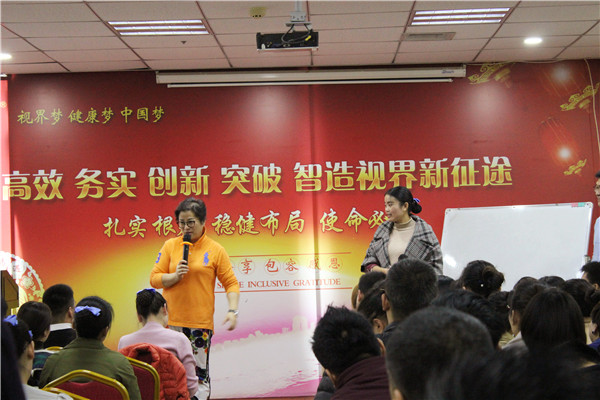 中國(guó)資深企業(yè)成長(zhǎng)訓(xùn)練導(dǎo)師戴翎羽為大家做分享