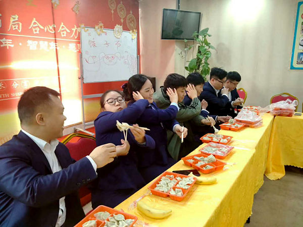 冬至游戲進(jìn)行中，小伙伴們都玩得十分開(kāi)心