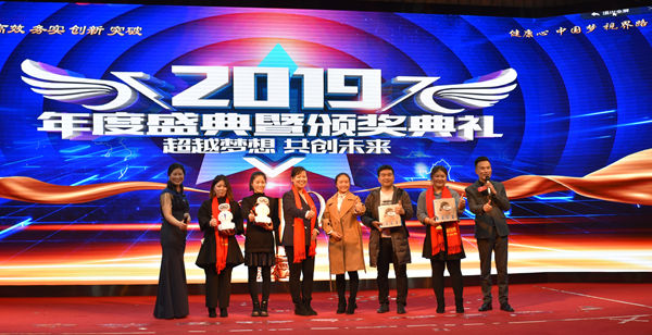 主持人現(xiàn)場抽取的4名幸運觀眾