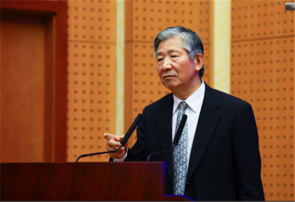 國務(wù)院發(fā)展研究中心原副主任、中國企業(yè)評(píng)價(jià)協(xié)會(huì)會(huì)長(zhǎng) 侯云春