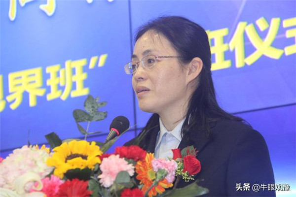 河南經(jīng)貿(mào)職業(yè)學(xué)院會計(jì)學(xué)院院長侯小坤上臺講話