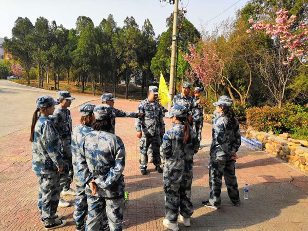 游戲環(huán)節(jié)中，大家齊心協(xié)作，群策群力