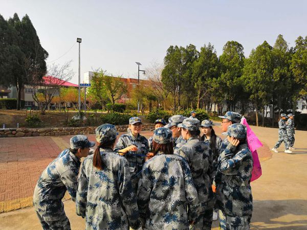 游戲環(huán)節(jié)中，大家齊心協(xié)作，群策群力