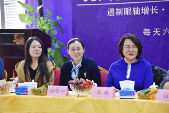 河南經(jīng)貿(mào)院校知名蒞臨鄭州易視界實業(yè)參觀指導(dǎo) 圖二