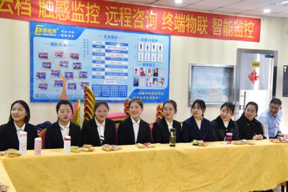 河南經(jīng)貿(mào)院校知名蒞臨鄭州易視界實業(yè)參觀指導(dǎo) 圖五