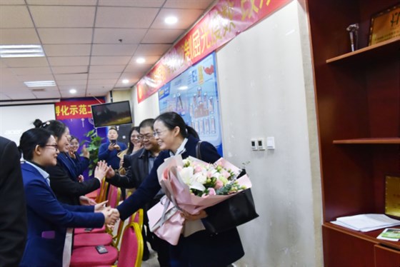 河南經(jīng)貿(mào)院校知名蒞臨鄭州易視界實業(yè)參觀指導(dǎo) 圖六