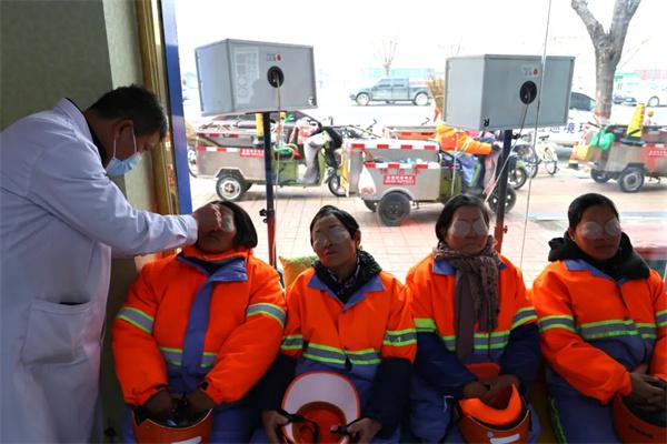 愛心聚焦！易視界300多副老花鏡暖了環(huán)衛(wèi)工人的心！