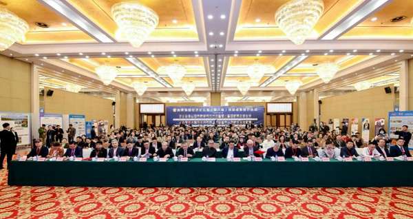 熱烈祝賀易視界創(chuàng)始人榮獲&ldquo;2023品牌強(qiáng)國(guó)&middot;經(jīng)濟(jì)年度人物&rdquo;稱(chēng)號(hào)