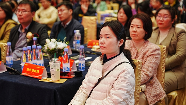 易視界17載感恩如光同行共同守護(hù)清晰視界客戶答謝會圖集