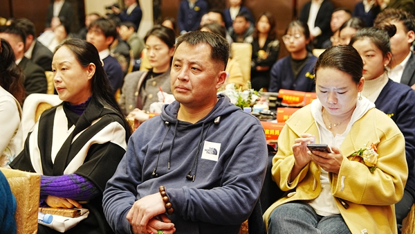 易視界17載感恩如光同行共同守護(hù)清晰視界客戶答謝會圖集