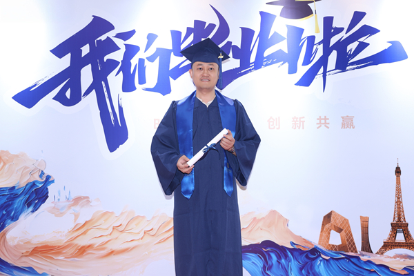 易視界品牌創(chuàng)始人陳奇先生碩士畢業(yè) 學術與事業(yè)雙豐收