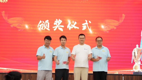 易視界2025年7月表現(xiàn)優(yōu)秀的伙伴上臺領(lǐng)獎