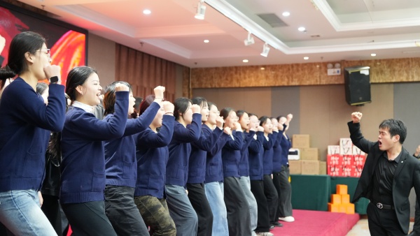 易視界2025年9月嘉獎會暨10月啟動大會精彩圖集