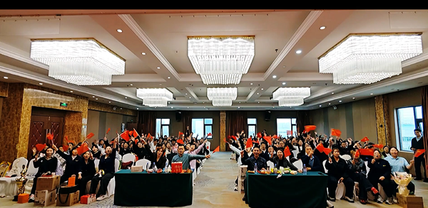 凝心聚力，再創(chuàng)巔峰！易視界月度嘉獎(jiǎng)會(huì)圓滿落幕