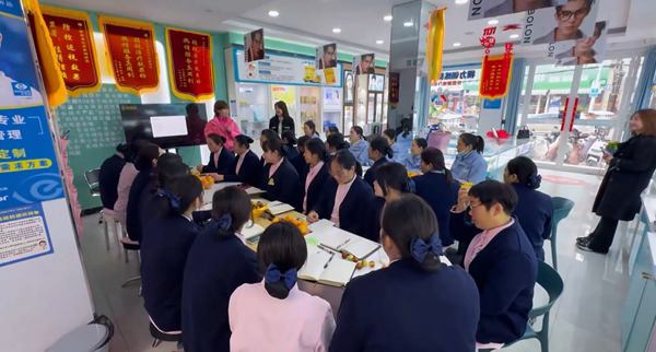 易視界服務(wù)一線(xiàn)行：以專(zhuān)業(yè)深耕市場(chǎng)，用奮斗賦能未來(lái)