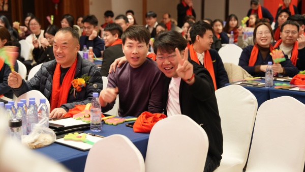 易視界2025駿馬追光共赴新程年會盛典精彩瞬間