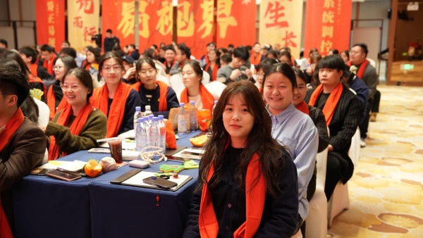 易視界2025駿馬追光共赴新程年會盛典精彩瞬間