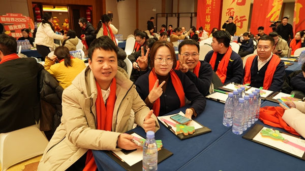 易視界2025駿馬追光共赴新程年會盛典精彩瞬間